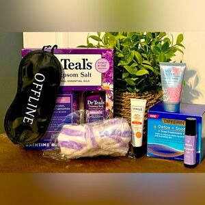 Sleepy time self care bundle. 7 pieces New. See all pics!